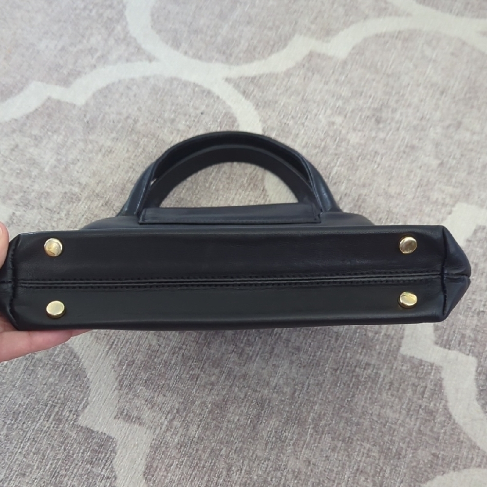 Vintage Soft Black Leather Minimalist Hand Bag with Structured Design - Picture 5 of 6